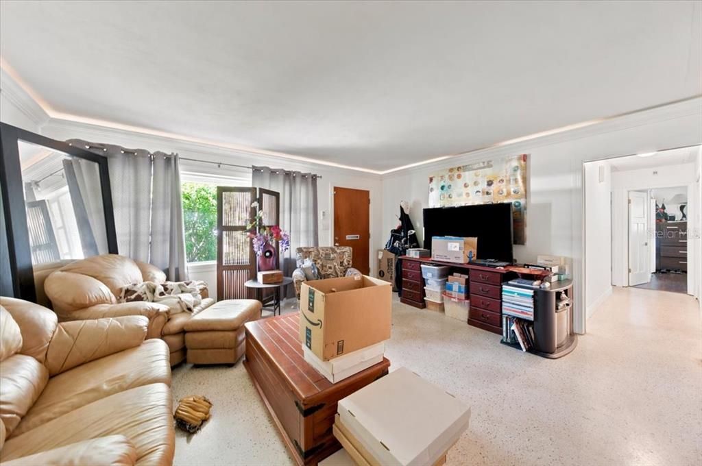 En Venta: $716,500 (3 camas, 2 baños, 1686 Pies cuadrados)