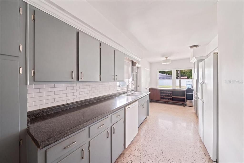 En Venta: $716,500 (3 camas, 2 baños, 1686 Pies cuadrados)