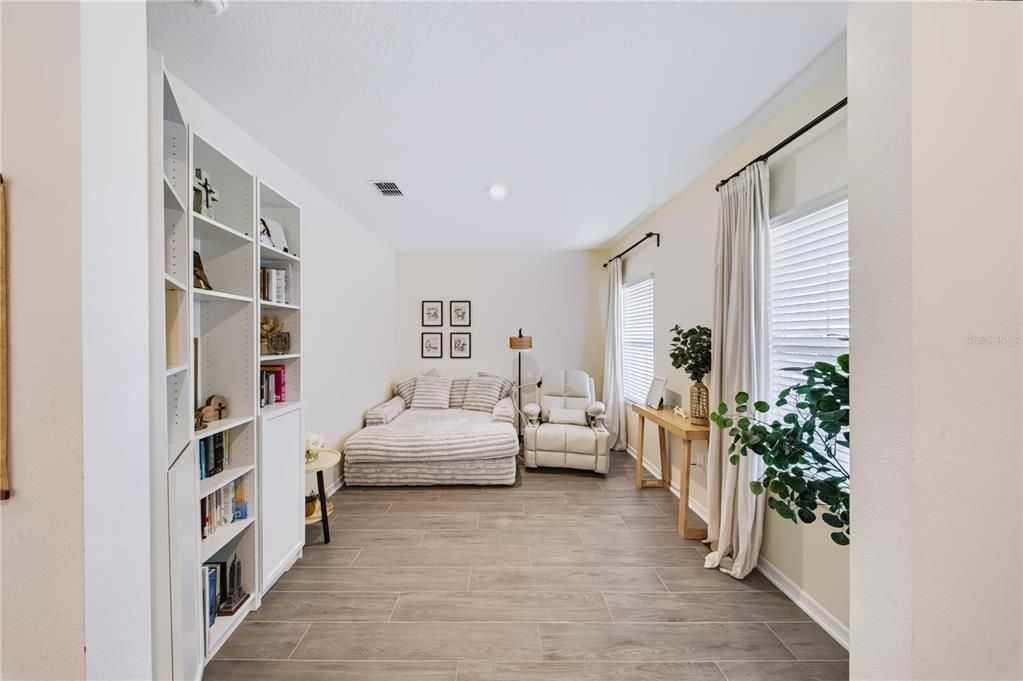 For Sale: $410,000 (3 beds, 2 baths, 2132 Square Feet)