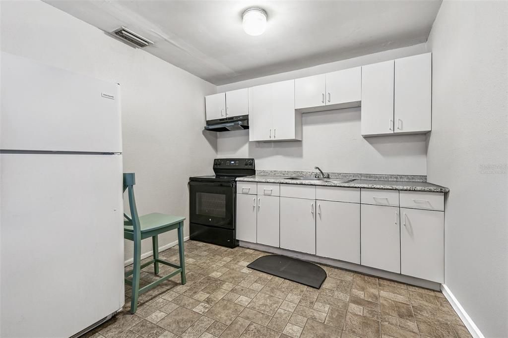 На продажу: $245,000 (3 спален, 1 ванн, 924 Квадратных фут)