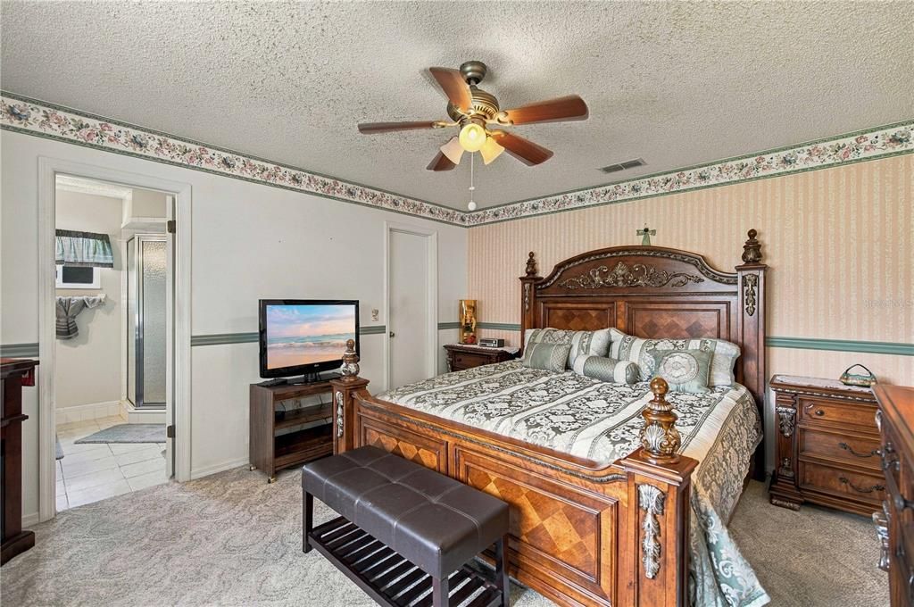 For Sale: $260,900 (3 beds, 2 baths, 1726 Square Feet)