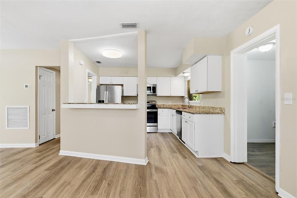 For Sale: $277,000 (4 beds, 2 baths, 1193 Square Feet)