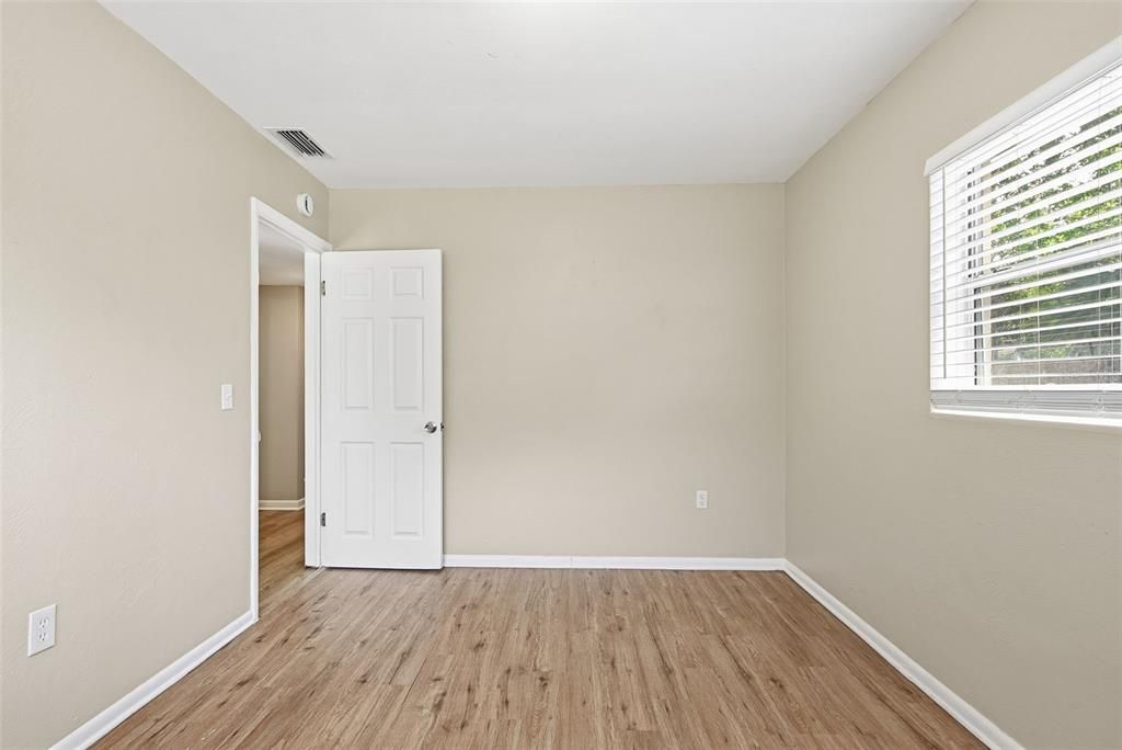 For Sale: $277,000 (4 beds, 2 baths, 1193 Square Feet)