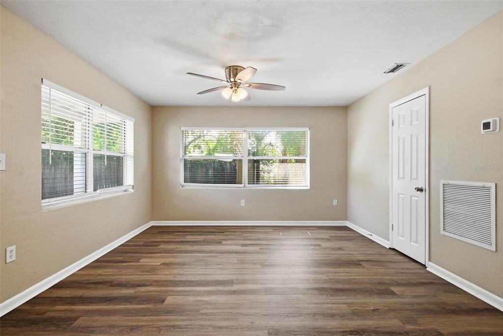 For Sale: $277,000 (4 beds, 2 baths, 1193 Square Feet)