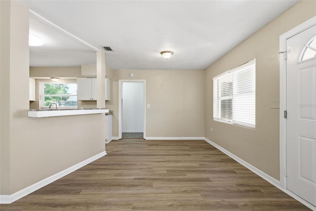 For Sale: $277,000 (4 beds, 2 baths, 1193 Square Feet)
