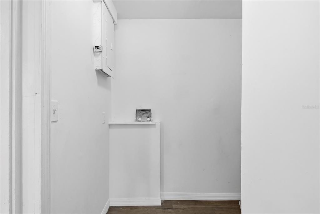 For Sale: $277,000 (4 beds, 2 baths, 1193 Square Feet)