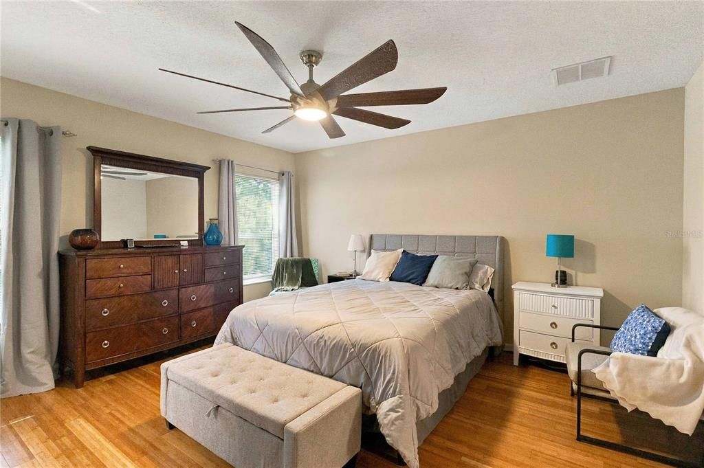 For Sale: $298,000 (3 beds, 2 baths, 1260 Square Feet)