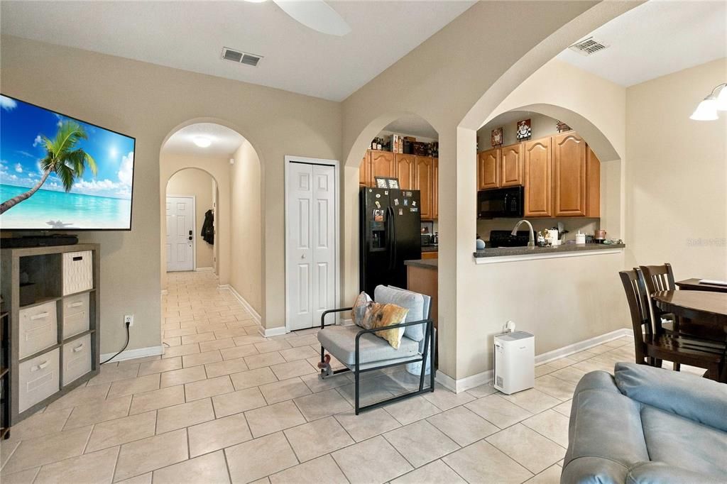 For Sale: $298,000 (3 beds, 2 baths, 1260 Square Feet)