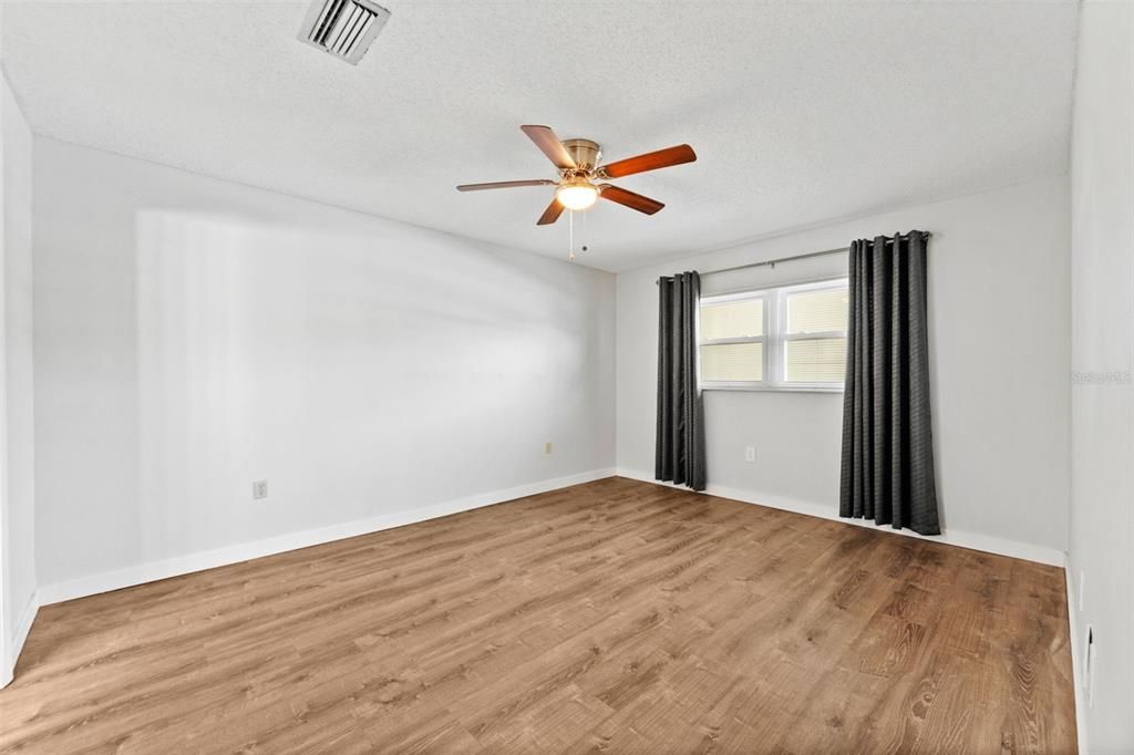 For Sale: $87,900 (1 beds, 1 baths, 1150 Square Feet)