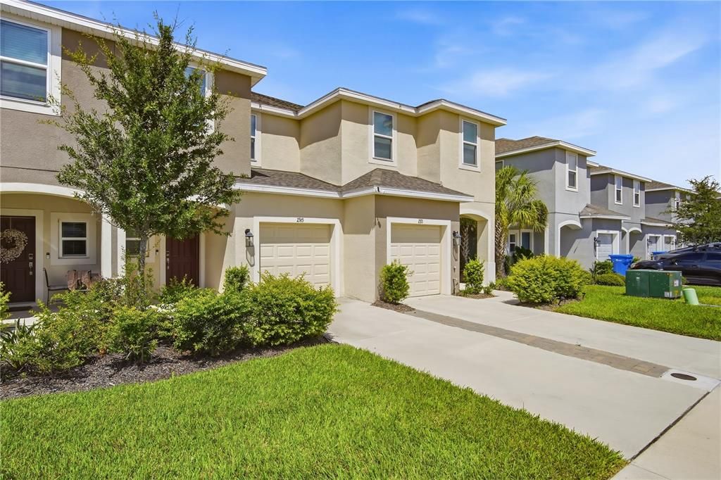 For Rent: $2,095 (3 beds, 2 baths, 1373 Square Feet)