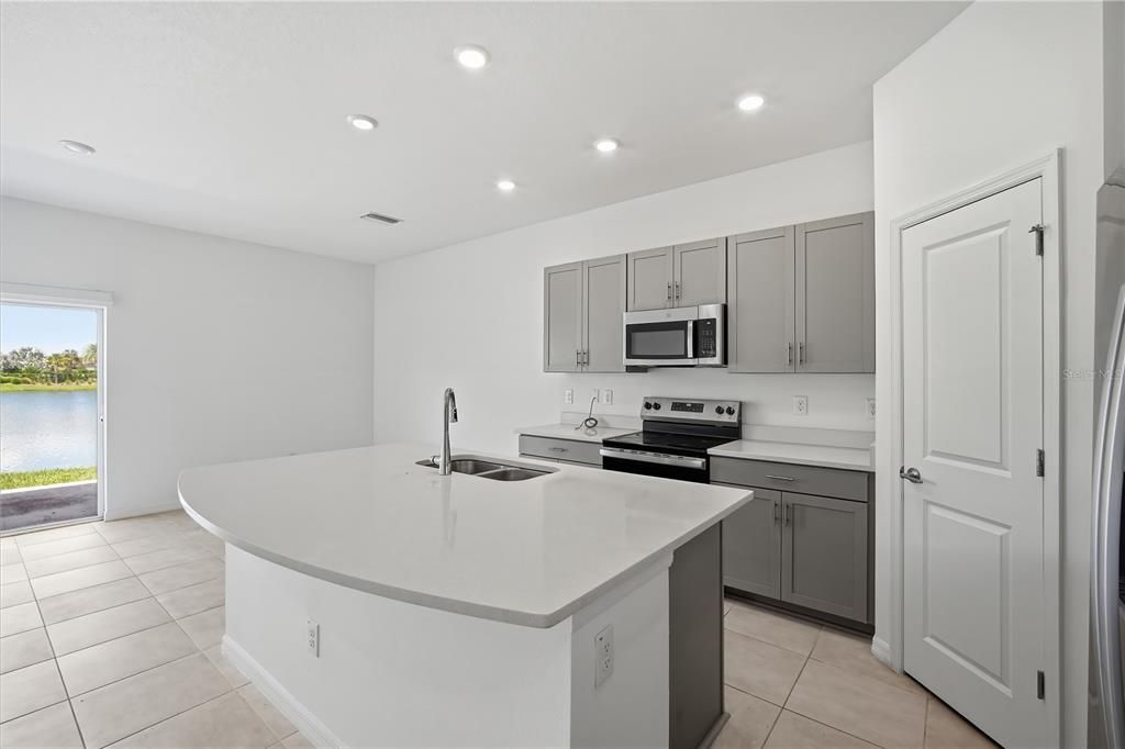 For Rent: $2,095 (3 beds, 2 baths, 1373 Square Feet)