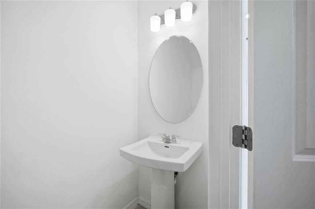 For Rent: $2,095 (3 beds, 2 baths, 1373 Square Feet)