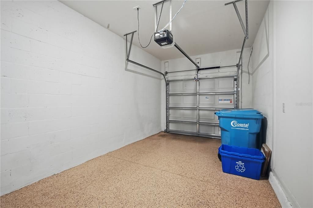 For Rent: $2,095 (3 beds, 2 baths, 1373 Square Feet)