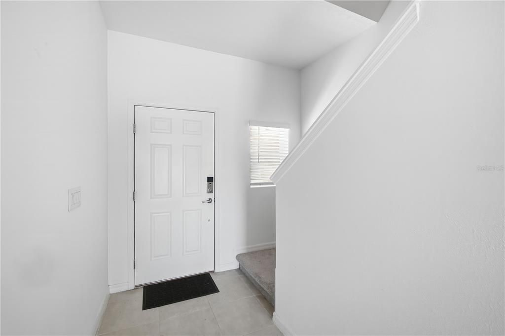 For Rent: $2,095 (3 beds, 2 baths, 1373 Square Feet)
