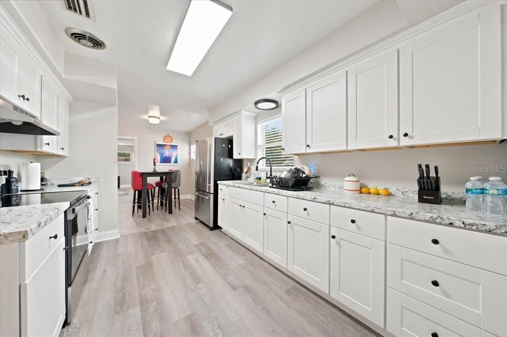 En Venta: $810,500 (3 camas, 2 baños, 1842 Pies cuadrados)