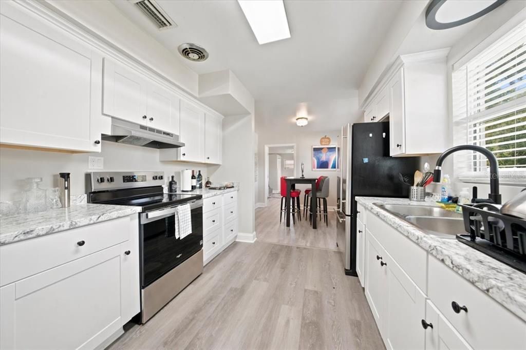 En Venta: $810,500 (3 camas, 2 baños, 1842 Pies cuadrados)