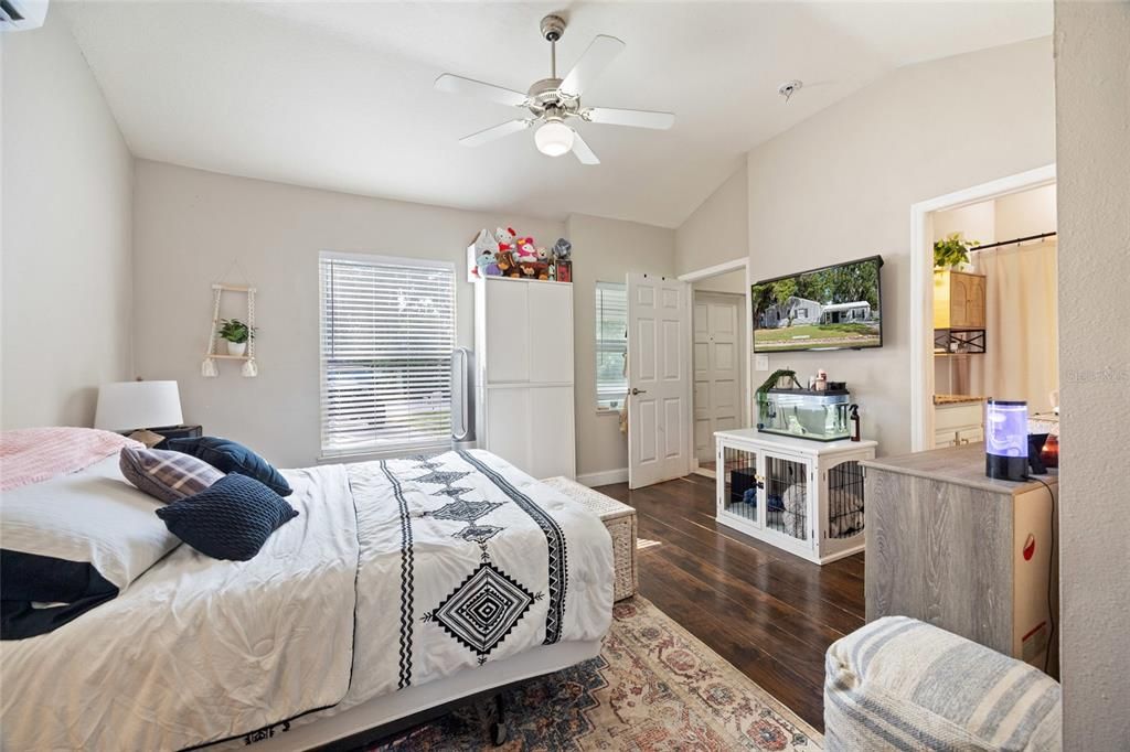 For Sale: $199,900 (2 beds, 2 baths, 1214 Square Feet)