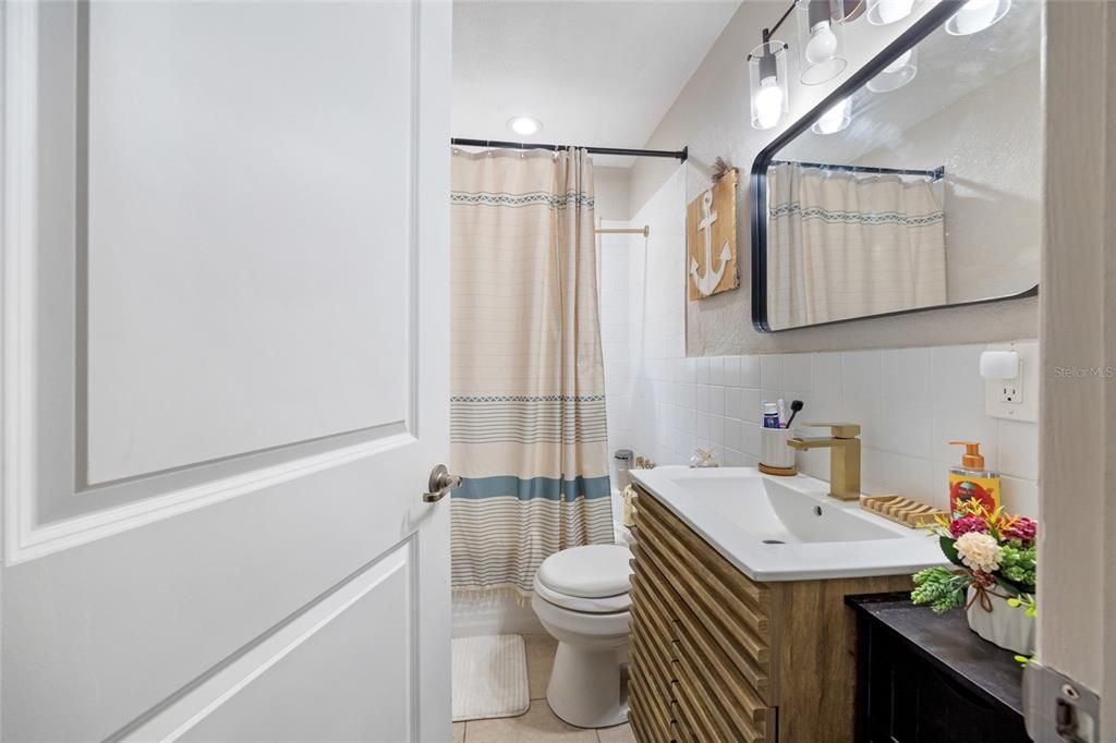 For Sale: $199,900 (2 beds, 2 baths, 1214 Square Feet)