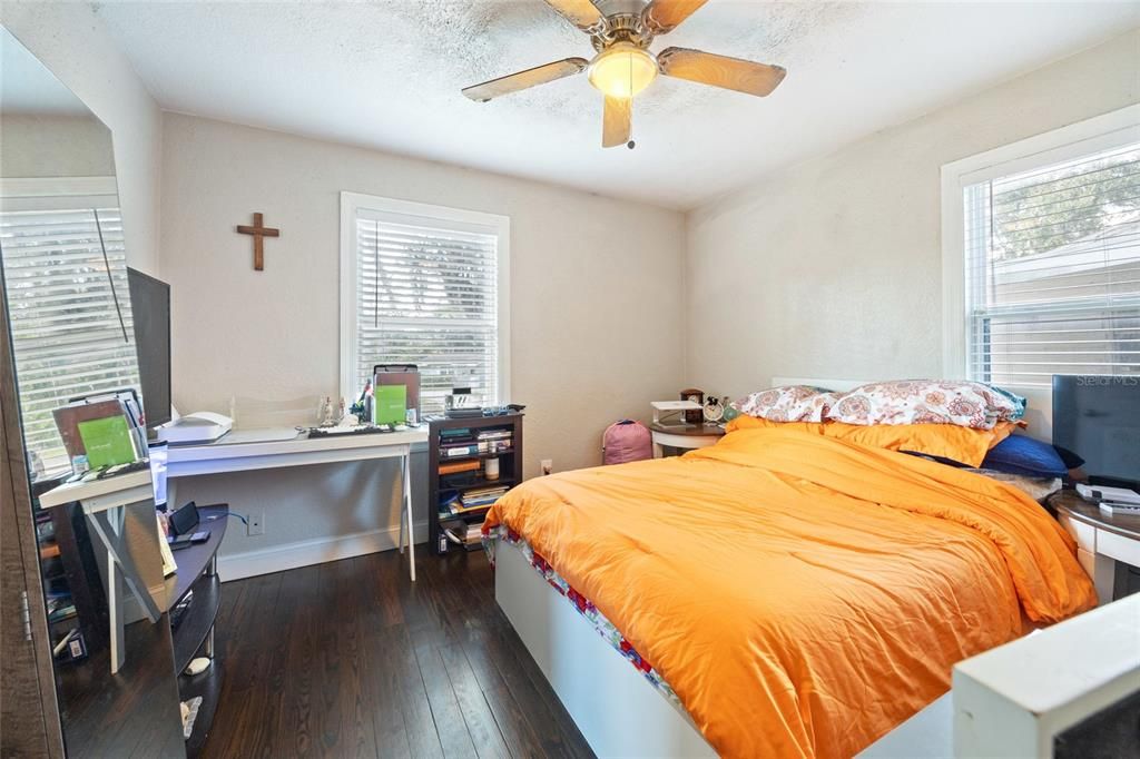 For Sale: $199,900 (2 beds, 2 baths, 1214 Square Feet)