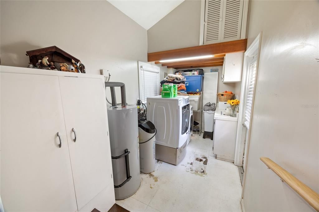 For Sale: $199,900 (2 beds, 2 baths, 1214 Square Feet)