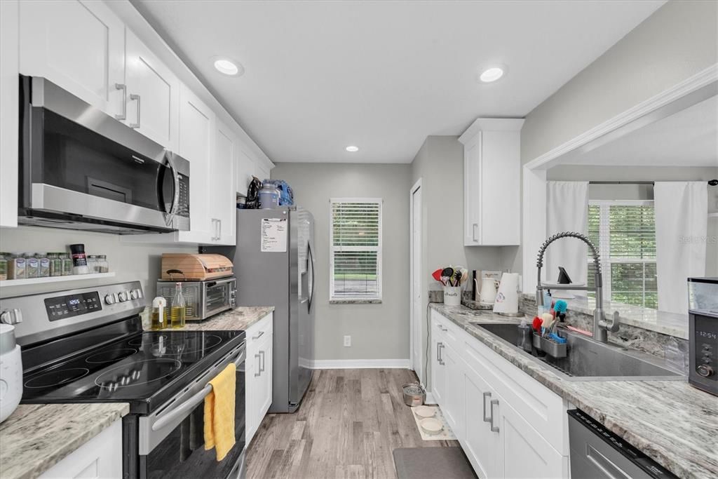 For Sale: $279,000 (3 beds, 2 baths, 1408 Square Feet)