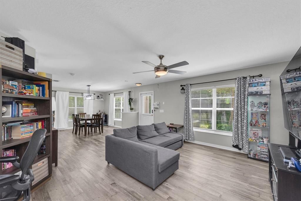 For Sale: $279,000 (3 beds, 2 baths, 1408 Square Feet)