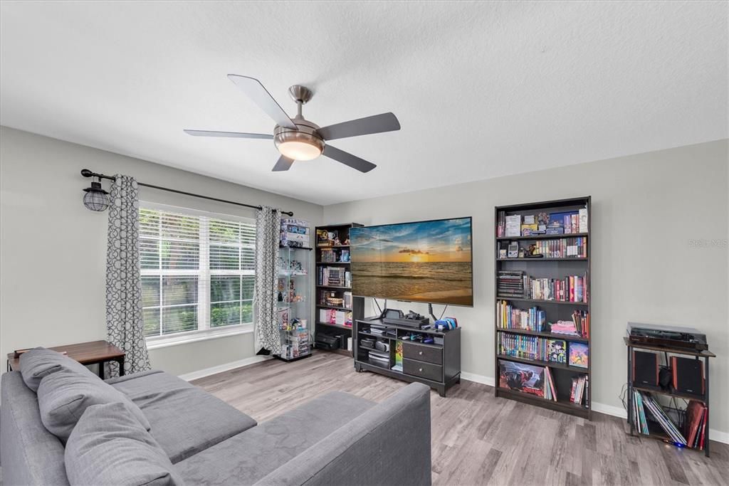 For Sale: $279,000 (3 beds, 2 baths, 1408 Square Feet)