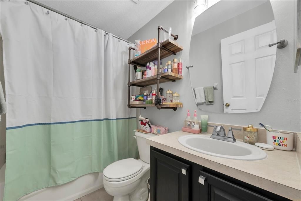For Sale: $279,000 (3 beds, 2 baths, 1408 Square Feet)