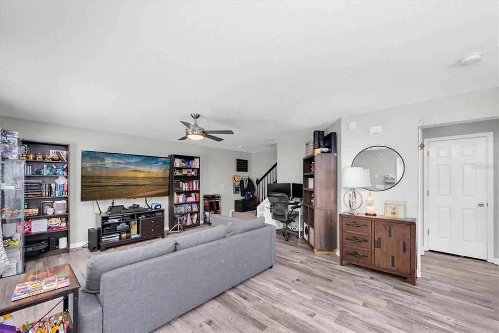 For Sale: $279,000 (3 beds, 2 baths, 1408 Square Feet)