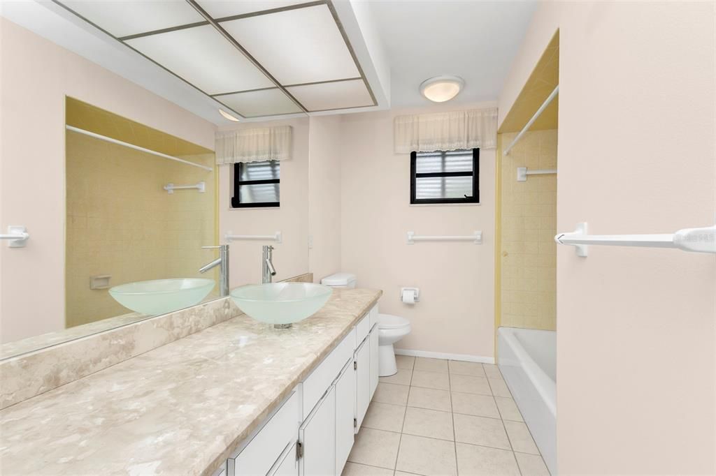 На продажу: $459,900 (4 спален, 3 ванн, 2487 Квадратных фут)