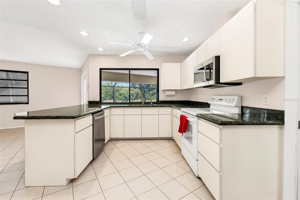 На продажу: $459,900 (4 спален, 3 ванн, 2487 Квадратных фут)