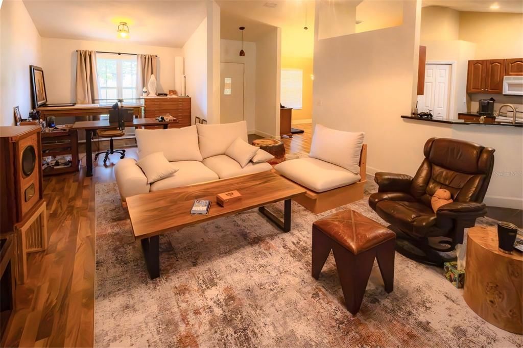 En Venta: $325,000 (3 camas, 2 baños, 1655 Pies cuadrados)