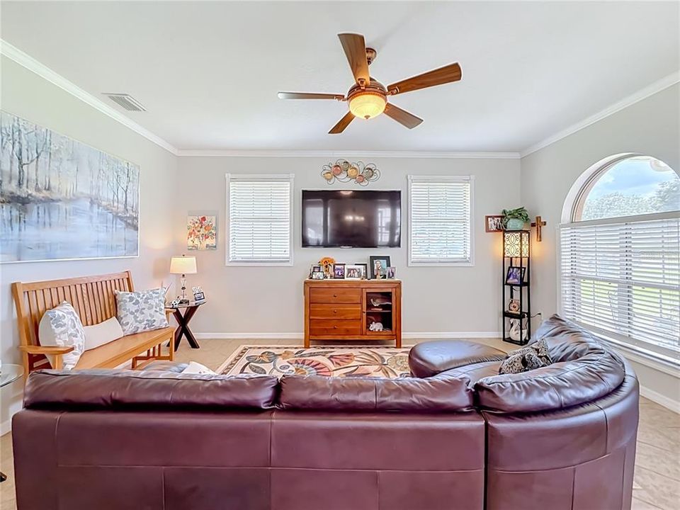 En Venta: $324,900 (3 camas, 2 baños, 1430 Pies cuadrados)
