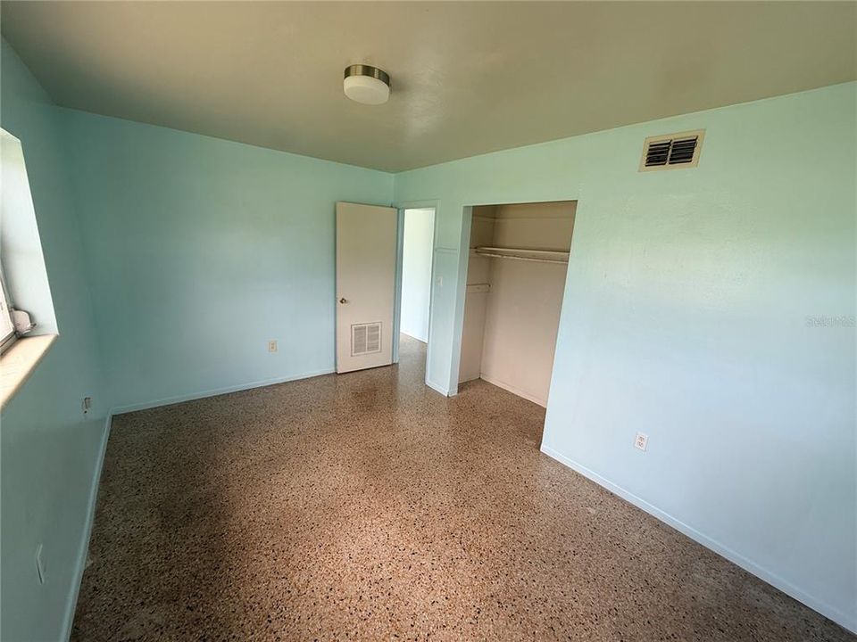 В аренду: $1,400 (2 спален, 1 ванн, 996 Квадратных фут)