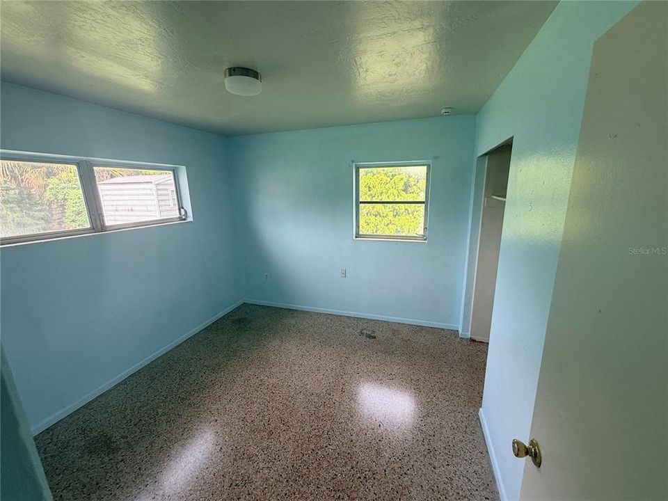 В аренду: $1,400 (2 спален, 1 ванн, 996 Квадратных фут)