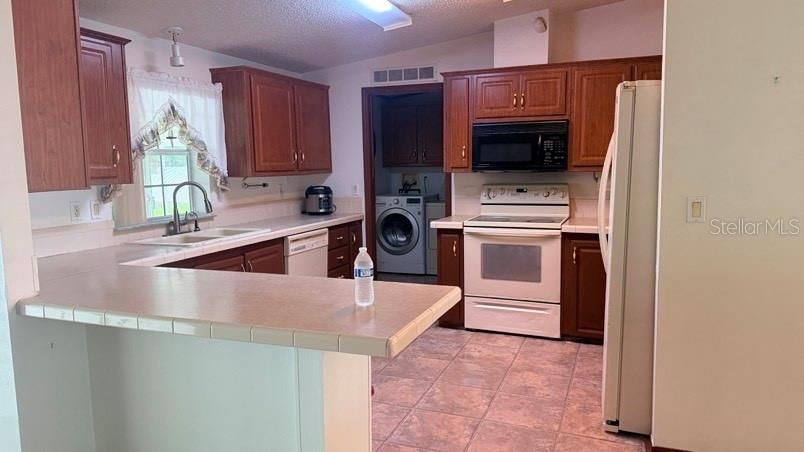 For Rent: $3,200 (3 beds, 2 baths, 2382 Square Feet)