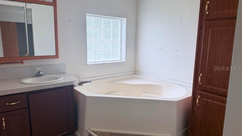 For Rent: $3,200 (3 beds, 2 baths, 2382 Square Feet)