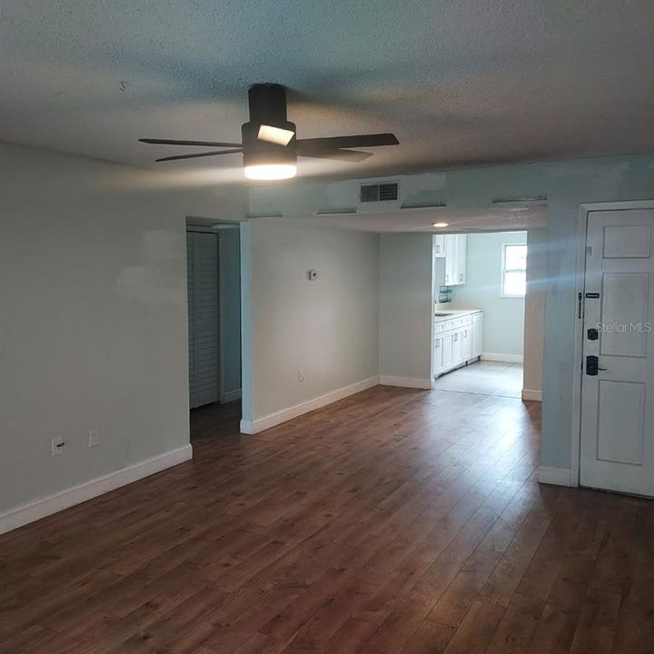 В аренду: $1,800 (2 спален, 2 ванн, 984 Квадратных фут)