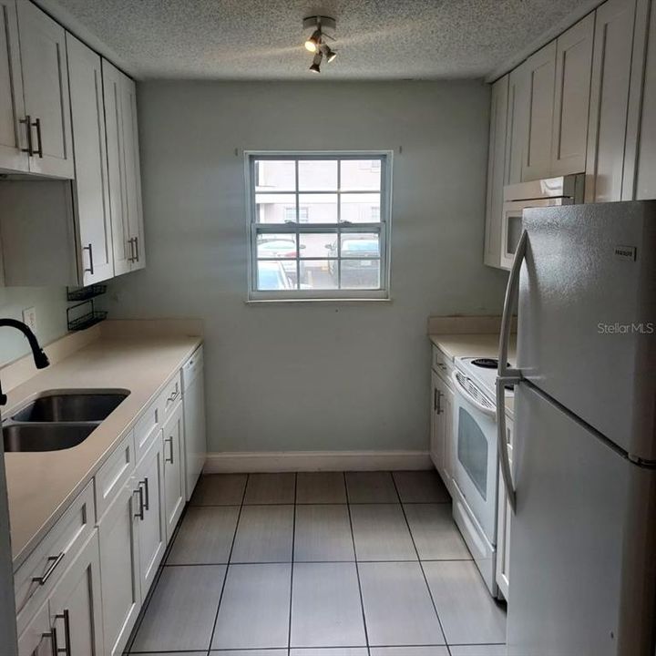 В аренду: $1,800 (2 спален, 2 ванн, 984 Квадратных фут)