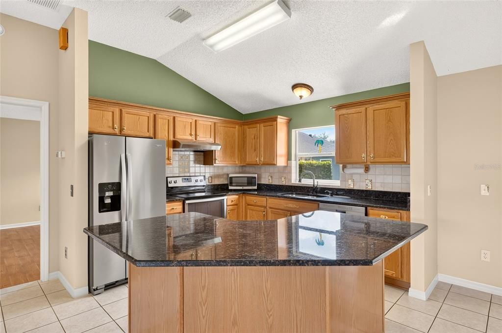 For Sale: $319,900 (3 beds, 2 baths, 1404 Square Feet)