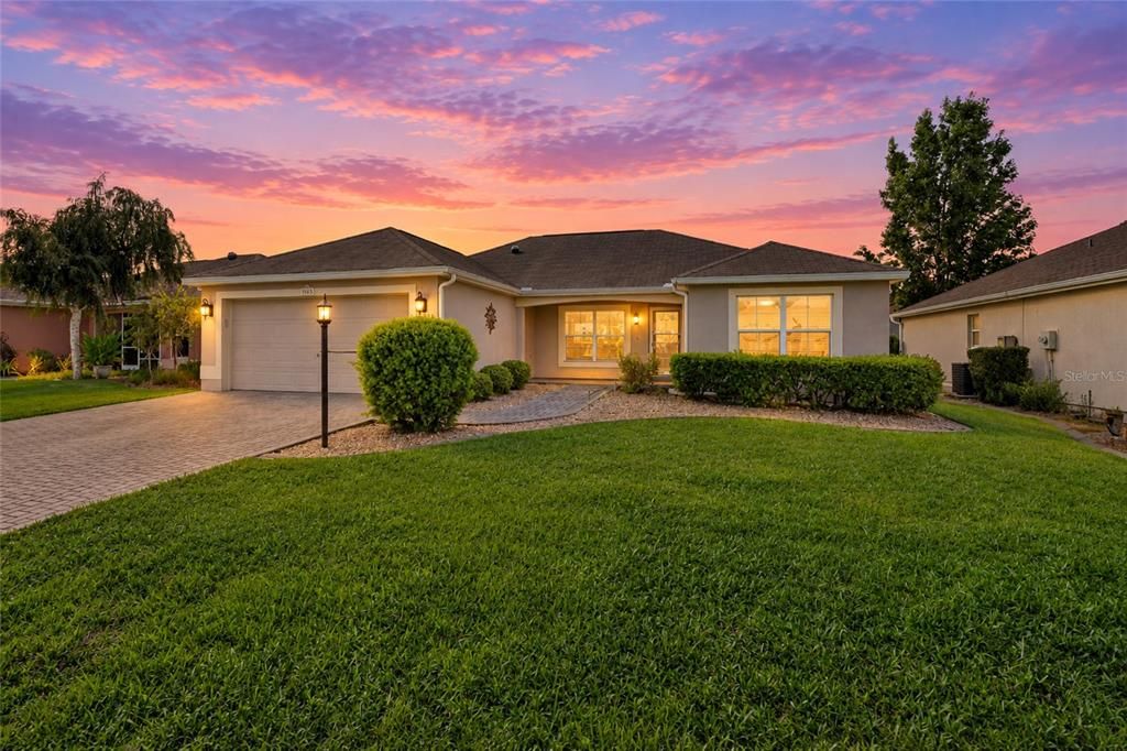 For Sale: $319,900 (3 beds, 2 baths, 1404 Square Feet)