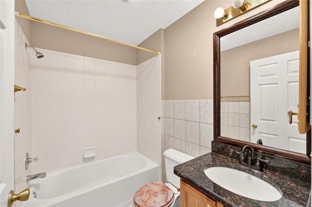 For Sale: $319,900 (3 beds, 2 baths, 1404 Square Feet)