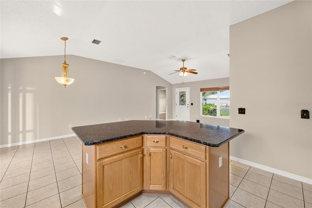 For Sale: $319,900 (3 beds, 2 baths, 1404 Square Feet)