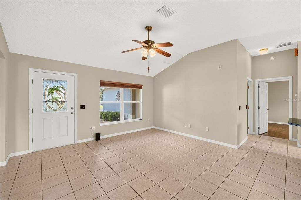 For Sale: $319,900 (3 beds, 2 baths, 1404 Square Feet)