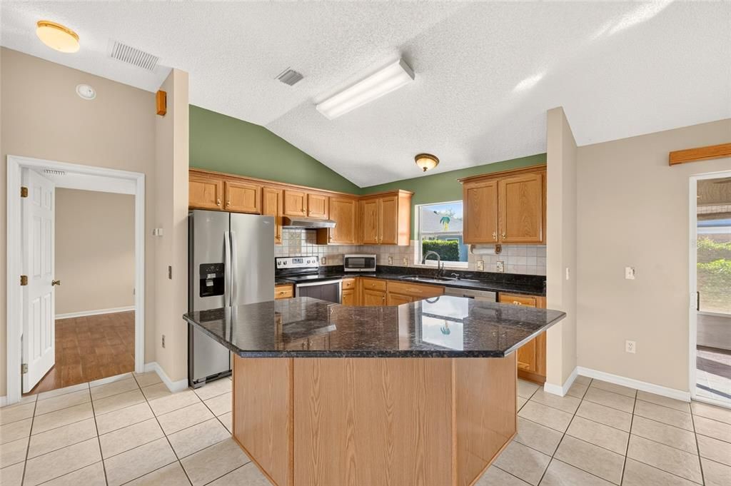 For Sale: $319,900 (3 beds, 2 baths, 1404 Square Feet)