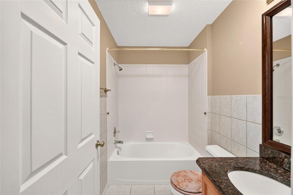 For Sale: $319,900 (3 beds, 2 baths, 1404 Square Feet)
