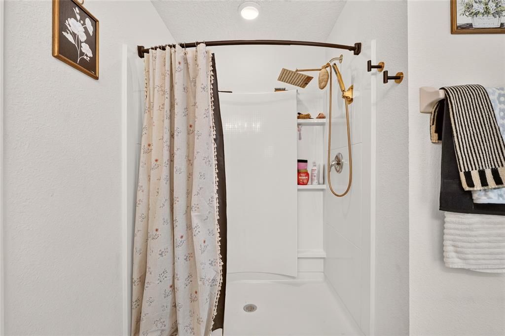 For Sale: $424,900 (5 beds, 3 baths, 2544 Square Feet)