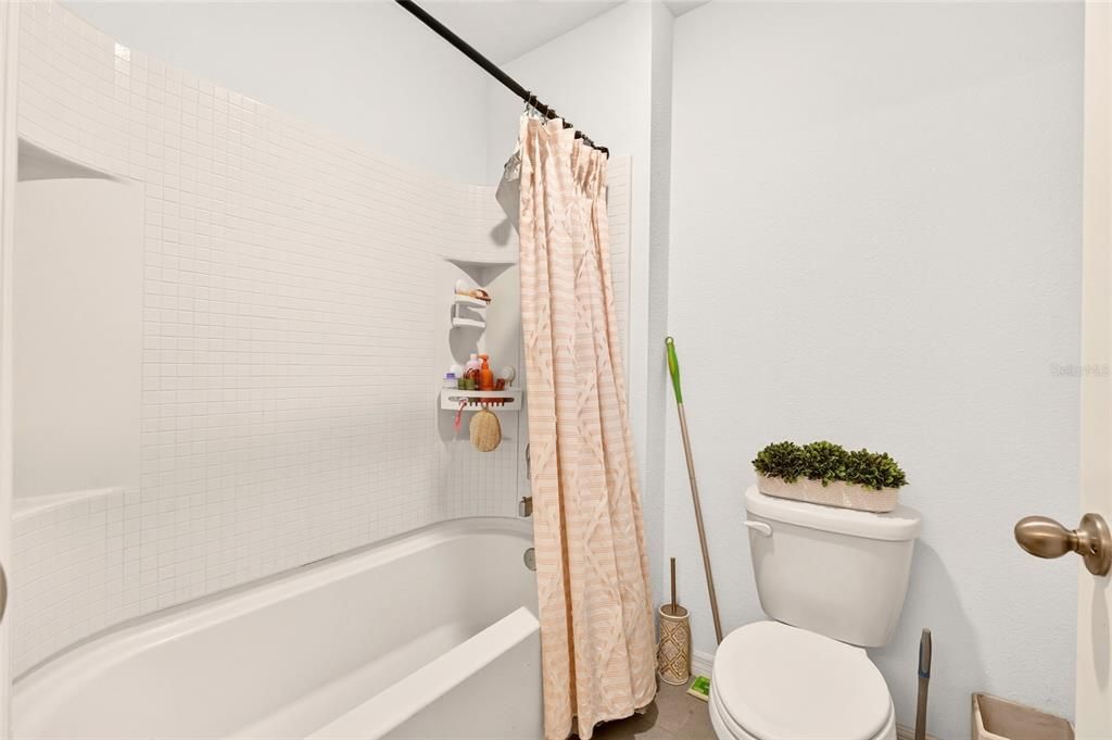 For Sale: $424,900 (5 beds, 3 baths, 2544 Square Feet)