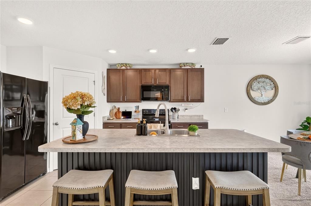 For Sale: $424,900 (5 beds, 3 baths, 2544 Square Feet)