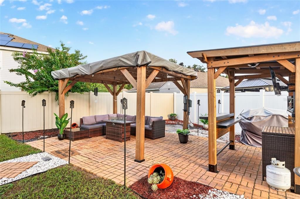 For Sale: $424,900 (5 beds, 3 baths, 2544 Square Feet)